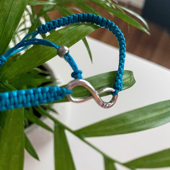 ✨SALE✨ (FREE ADD ON) Friendship Bracelet - Picture 2 of 4